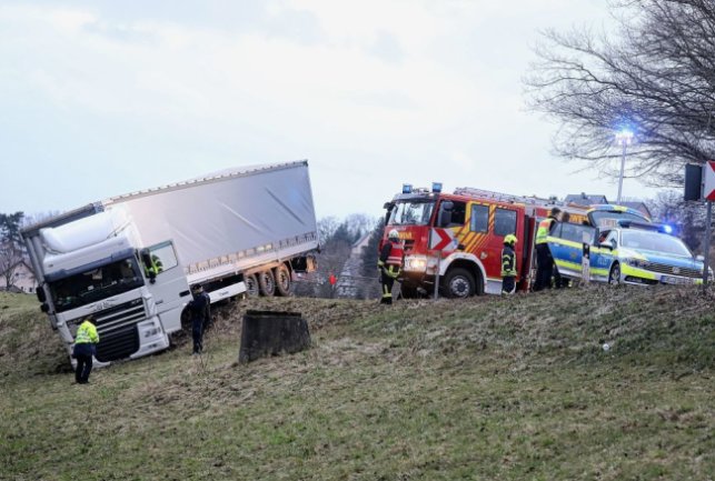 ffw unfallLKW 20220130 8